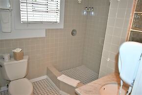 Simonton Court Historic Inn & Cottages