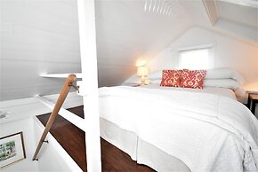 Simonton Court Historic Inn & Cottages