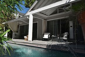 Simonton Court Historic Inn & Cottages