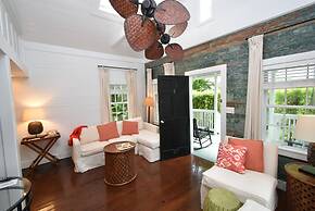 Simonton Court Historic Inn & Cottages