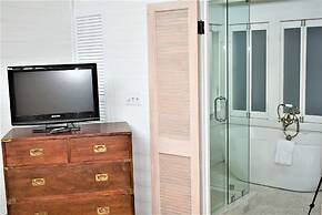 Simonton Court Historic Inn & Cottages