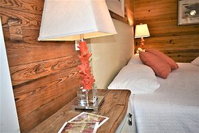 Simonton Court Historic Inn & Cottages