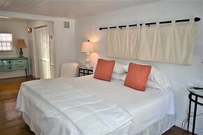 Simonton Court Historic Inn & Cottages