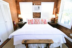 Simonton Court Historic Inn & Cottages