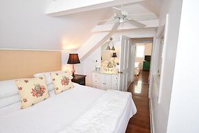 Simonton Court Historic Inn & Cottages