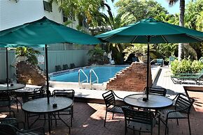 Simonton Court Historic Inn & Cottages