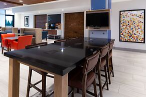 Holiday Inn Express & Suites Romeoville - Joliet North by IHG
