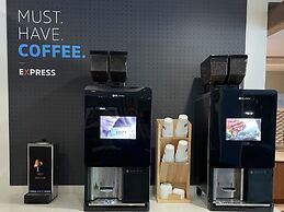Holiday Inn Express & Suites Chicago O'Hare Airport by IHG