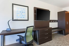 Holiday Inn Express & Suites Chicago O'Hare Airport by IHG