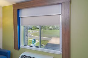 Holiday Inn Express & Suites Elkhart North by IHG