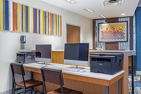 Holiday Inn Express & Suites Elkhart North by IHG