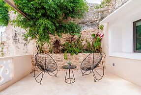 Hotel Colonial Zaci by GuruHotel