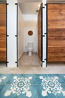 Seaesta Komodo Hotel & Hostel