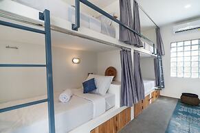 Seaesta Komodo Hotel & Hostel