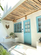 Seaesta Komodo Hotel & Hostel