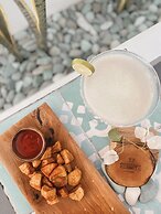 Seaesta Komodo Hotel & Hostel