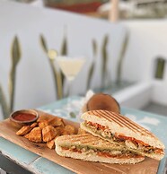 Seaesta Komodo Hotel & Hostel