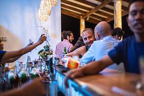 Seaesta Komodo Hotel & Hostel