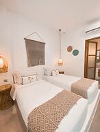 Seaesta Komodo Hotel & Hostel