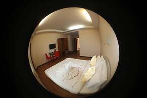 Law Ka Thit Sar Hotel - Hostel