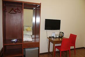 Law Ka Thit Sar Hotel - Hostel