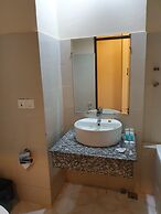 Law Ka Thit Sar Hotel - Hostel