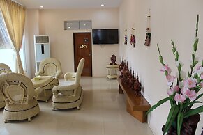 Law Ka Thit Sar Hotel - Hostel