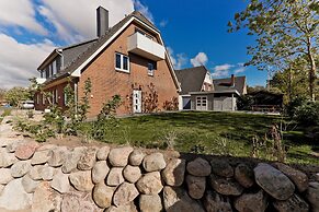 Astra Maris Apartments