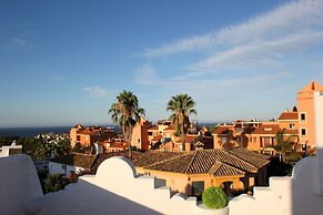 Rootop Villa - Chalet en Cabo Pino con vistas al mar, jardines y pisci