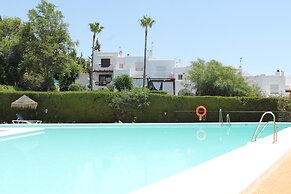 Rootop Villa - Chalet en Cabo Pino con vistas al mar, jardines y pisci