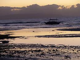 D&B Bluestar Beach Resort