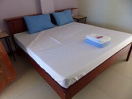 D&B Bluestar Beach Resort