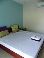 D&B Bluestar Beach Resort