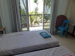 D&B Bluestar Beach Resort