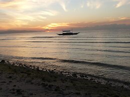 D&B Bluestar Beach Resort