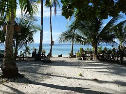 D&B Bluestar Beach Resort