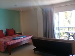 D&B Bluestar Beach Resort