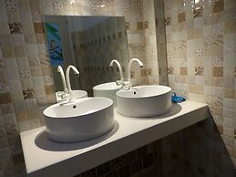 D&B Bluestar Beach Resort