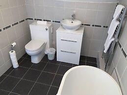 Village Tavern Apartment