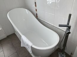 Village Tavern Apartment