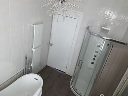 Village Tavern Apartment