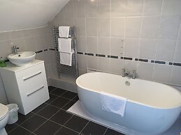 Village Tavern Apartment