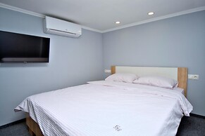 Grand Apartments