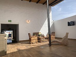 Valtisya House Pool & Airport