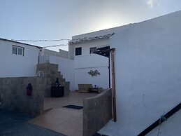 Valtisya House Pool & Airport