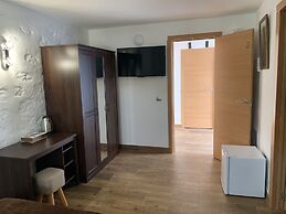 Valtisya House Pool & Airport