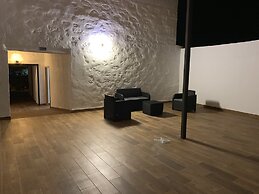 Valtisya House Pool & Airport