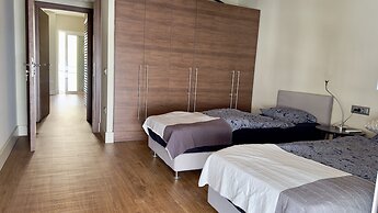 Captain's Luxury Suite