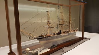 Captain's Luxury Suite