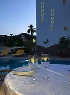 Hubble Bubble Suit Hotel
